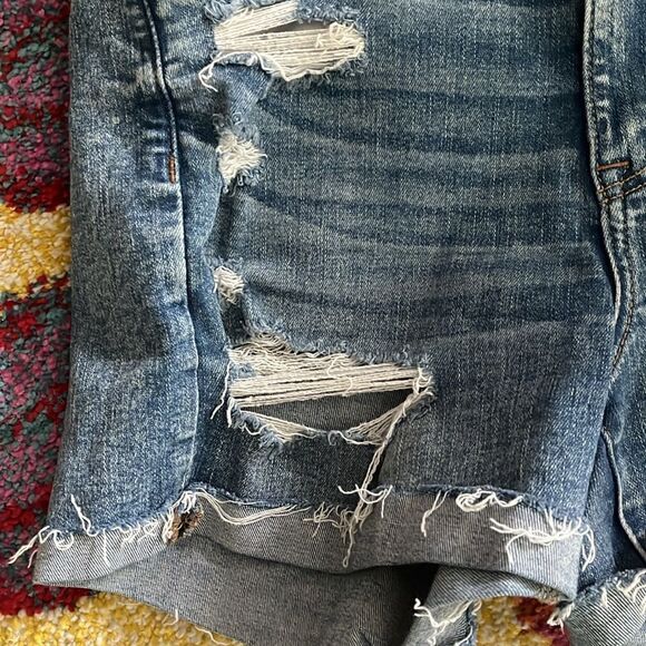 EXCELLENT DISTRESSED CONDITION SIZE 6 AMERICAN EAGLE CURVY HI-RISE SHORTIE - Picture 8 of 8
